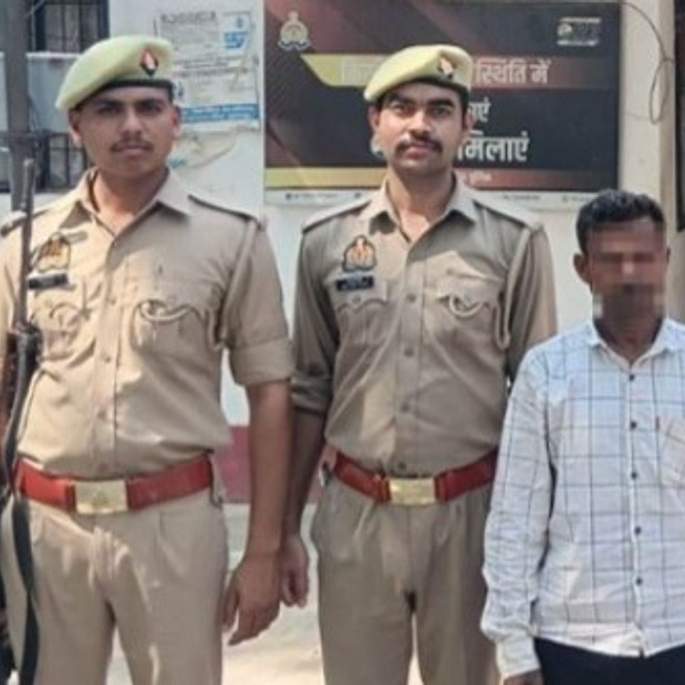 फर्जी दस्तावेजों पर दो पासपोर्ट बनवाने वाला गिरफ्तार, भेजा जेल:सुल्तानपुर में LIU जांच में हुआ खुलासा, दरोगा ने दर्ज कराई थी FIR