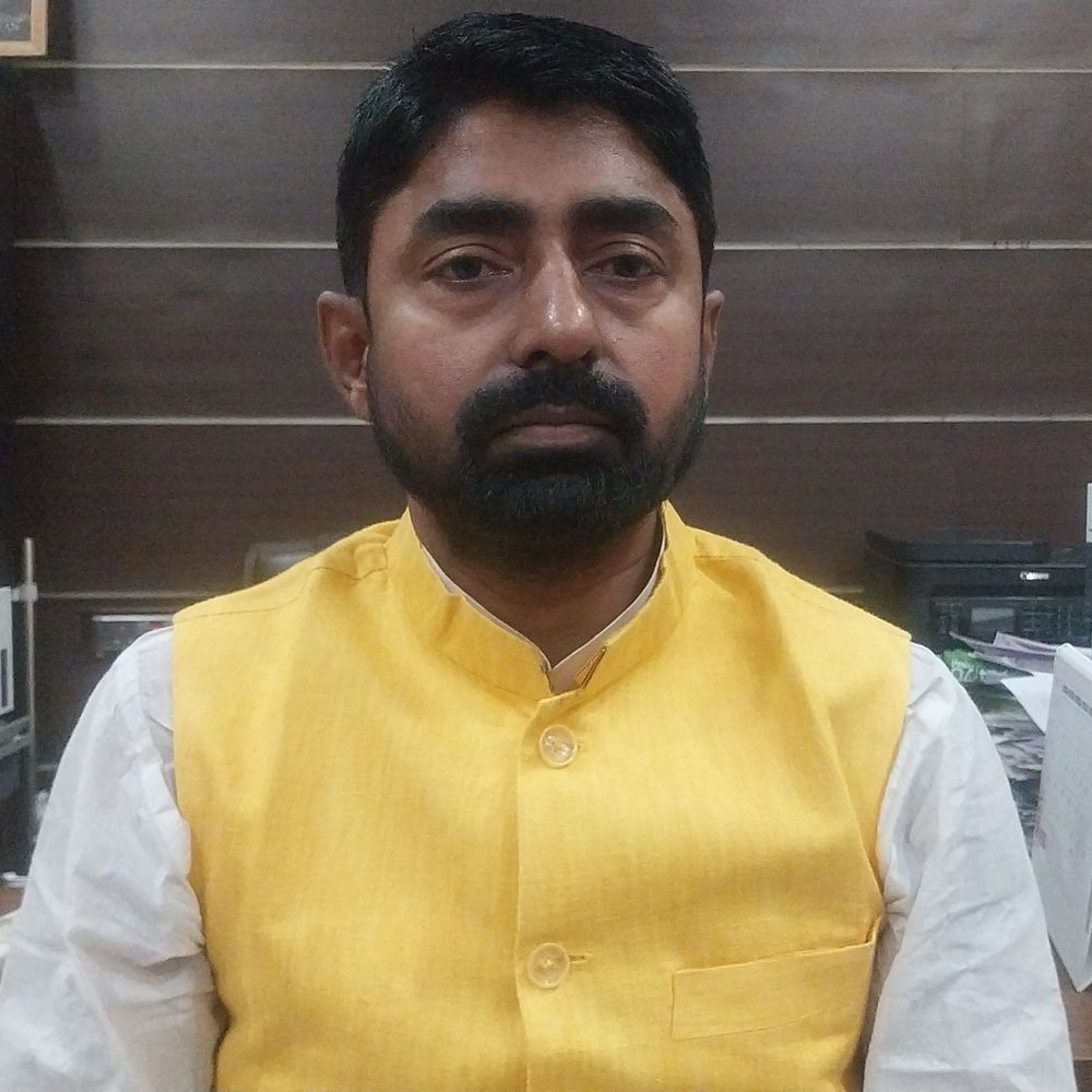 अररिया का सम्राट अशोक भवन बना नगर परिषद का गैरेज:लाखों की लागत से बना जनसुविधा केंद्र अब वाहनों का अड्डा