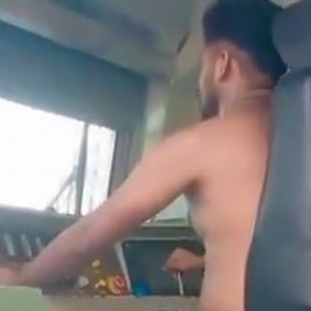 रेलवे इंजन में रील बनाने पर गिरफ्तारी:RPF ने 24 घंटे में युवक को पकड़ा, सुरक्षा पर उठे सवाल