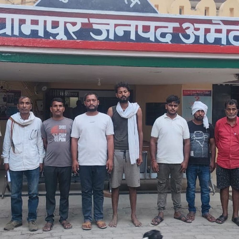 अमेठी में पैसे के लेनदेन पर दो पक्षों में मारपीट:बीच चौराहे पर युवक को लाठी-डंडों से पीटा, 8 हिरासत में