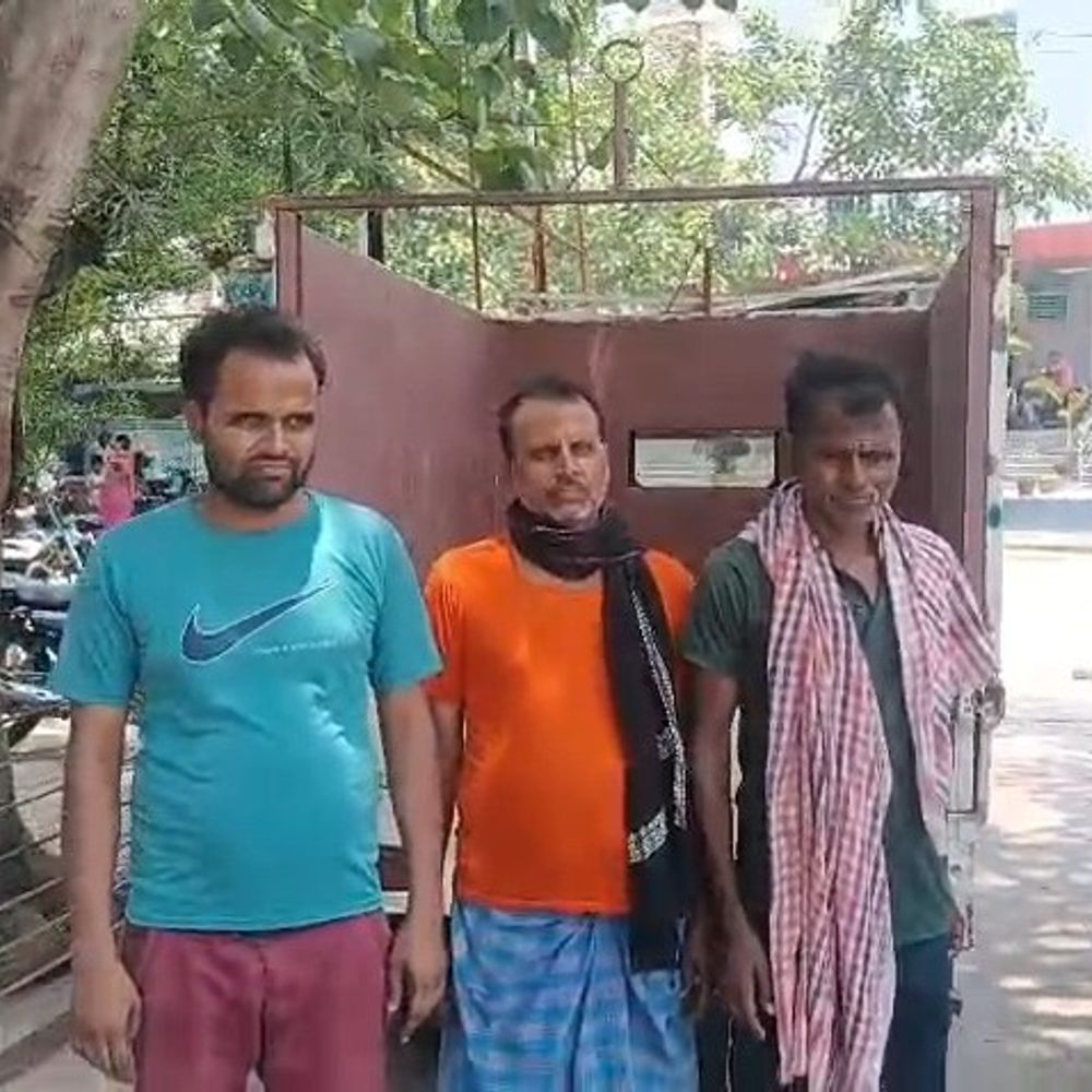 गंडक नदी नाव हादसे में बच्ची का शव मिला:3 किशोरियां डूबी थीं, नदी पार कर मूंग के खेत में जा रही थीं; सर्च ऑपरेशन जारी