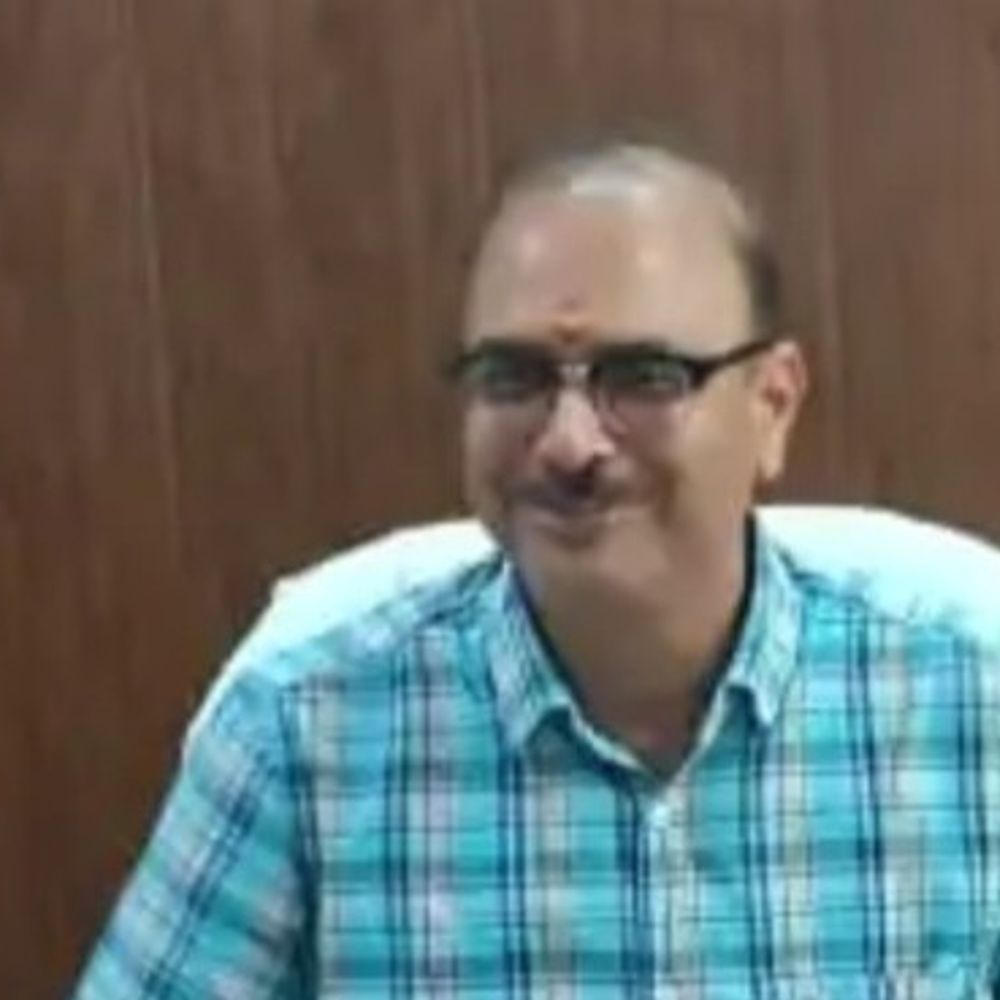 देवरिया के जिला विद्यालय निरीक्षक स्कंद शुक्ला का तबादला:हरिश्चंद्र नाथ को मिली देवरिया DIOS की नई जिम्मेदारी