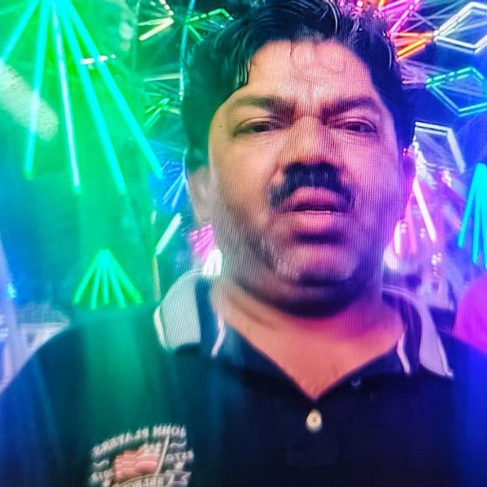 बरेली में चलती ट्रेन से फिसलकर वैटनरी फार्मसिस्ट की मौत:प्रयागराज लौटते समय बरेली जंक्शन पर हुआ हादसा, पत्नी के सामने पति की मौत