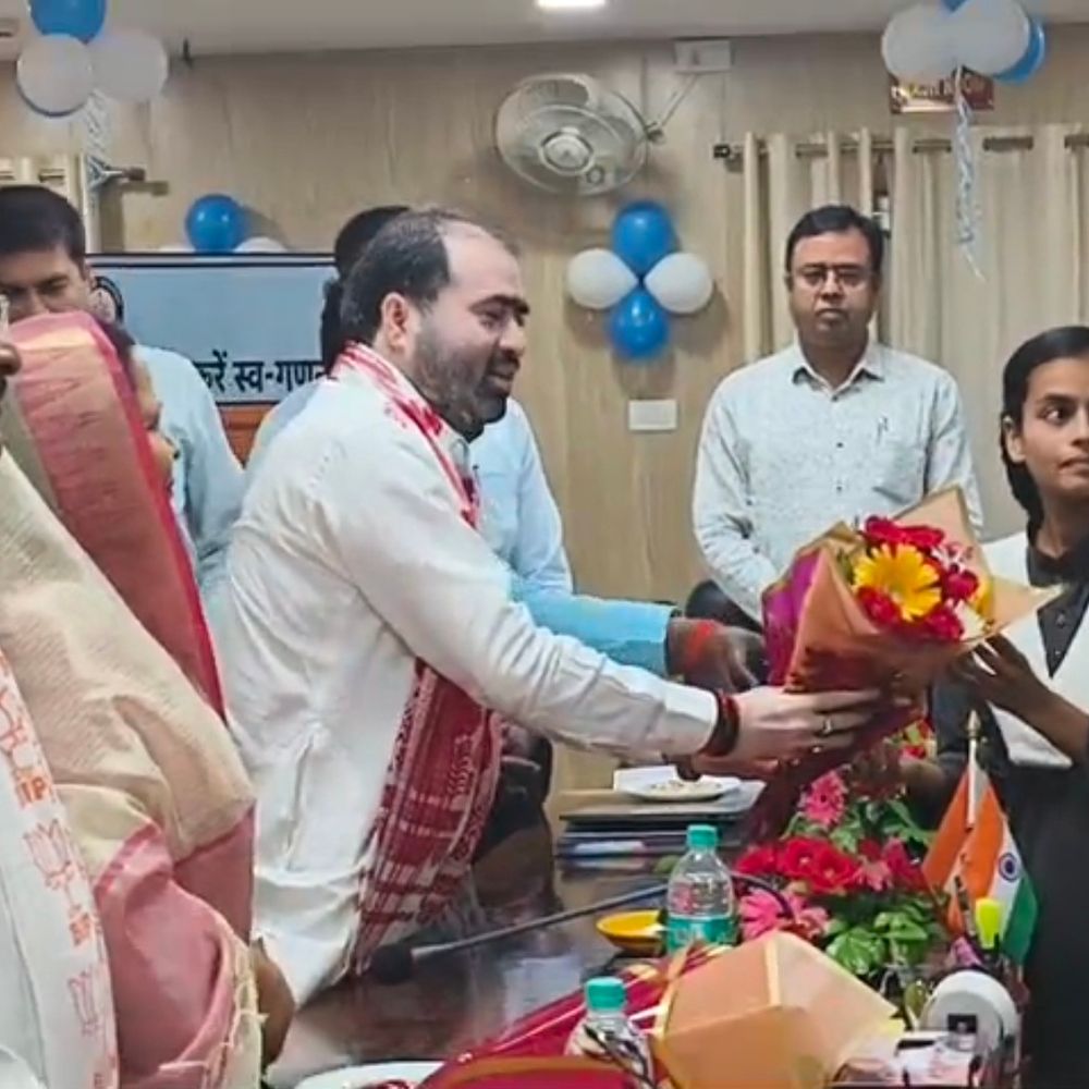 बाराबंकी में मेधावी छात्रों का सम्मान समारोह:राज्यमंत्री सतीश शर्मा ने टॉपरों को सम्मानित कर दी बधाई