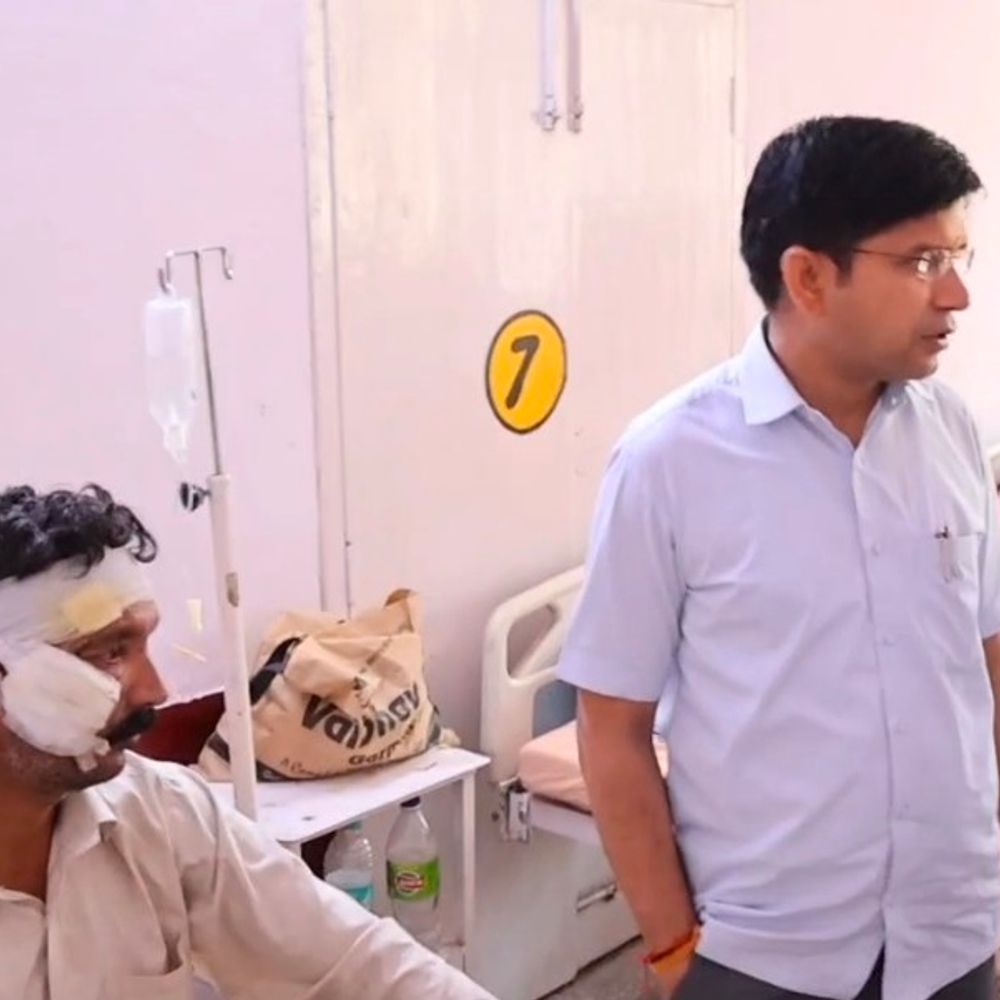 मुरादाबाद डीएम ने जिला अस्पताल का निरीक्षण किया:स्वास्थ्य सेवाओं, साफ-सफाई और सुविधाओं की जानकारी ली,व्यवस्था ठीक करने के निर्देश