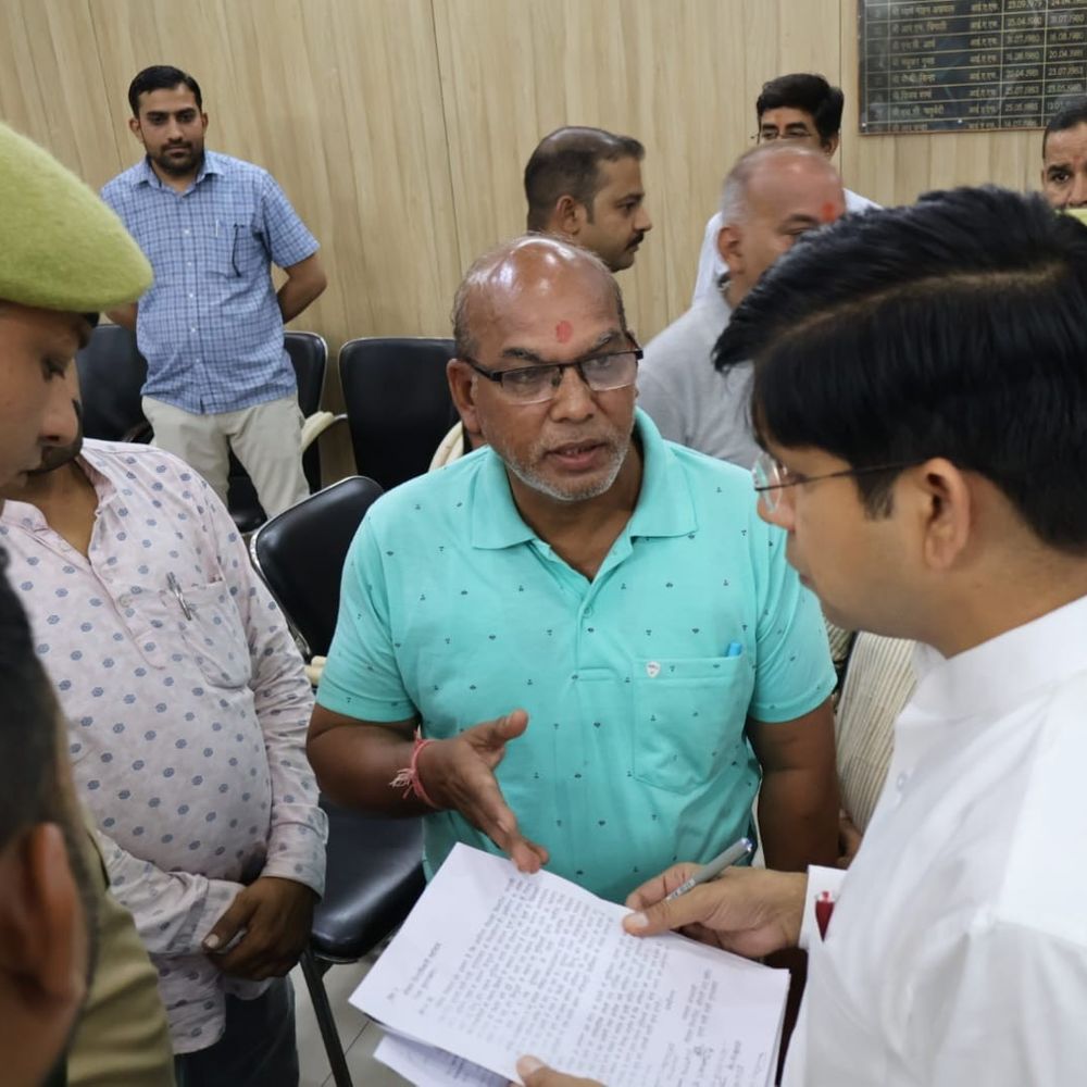 मुरादाबाद डीएम ने कलेक्ट्रेट में जनसुनवाई की:भूमि विवाद, राजस्व, अवैध कब्जे सहित कई शिकायतें मिलीं