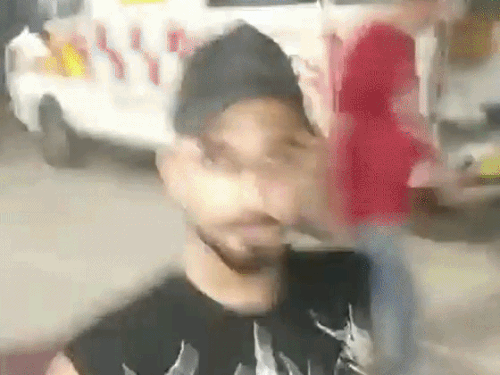 https://images.bhaskarassets.com/thumb/1000x1000/web2images/521/2026/06/01/recording2026-06-01112857-ezgifcom-resize_1780293617.gif