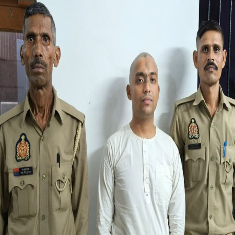 मैकेनिकल इंजीनियर साधु कर रहा था युवतियों का शोषण:ऑनलाइन भजन कीर्तन के नाम पर करता था युवतियों को फंसाने का काम, मथुरा पुलिस ने गोवर्धन से किया गिरफ्तार
