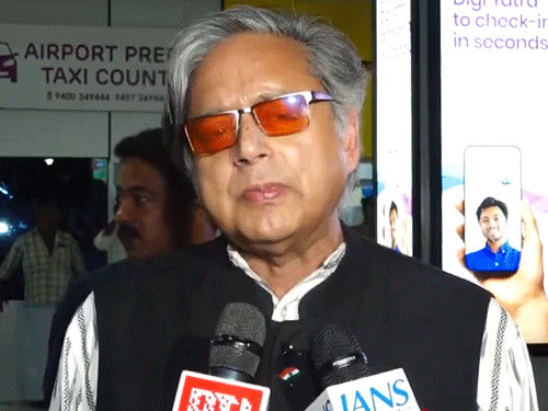 थरूर बोले- वंदे मातरम लोगों के लिए बोझिल:हर कार्यक्रम में राष्ट्रगीत गाना मुश्किल; इसका समाधान आपसी सहमति से निकाला जाए