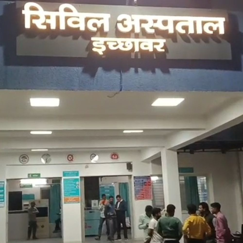 सीहोर में बस की टक्कर से बाइक सवार की मौत:बारात से लौट रही थी बस; मामा के घर जा रहा था युवक