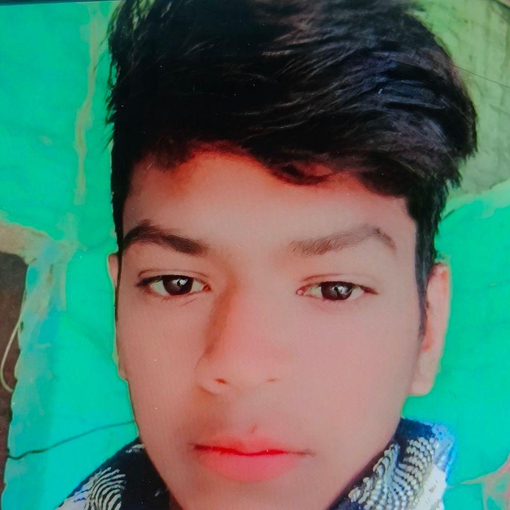 ईंटों से ओवरलोड ट्रैक्टर ने किशोर को कुचला:मैनपुरी में सिर के ऊपर से ट्रैक्टर और ट्राली के निकल गए चारों पहिए, सर फटने से मौत
