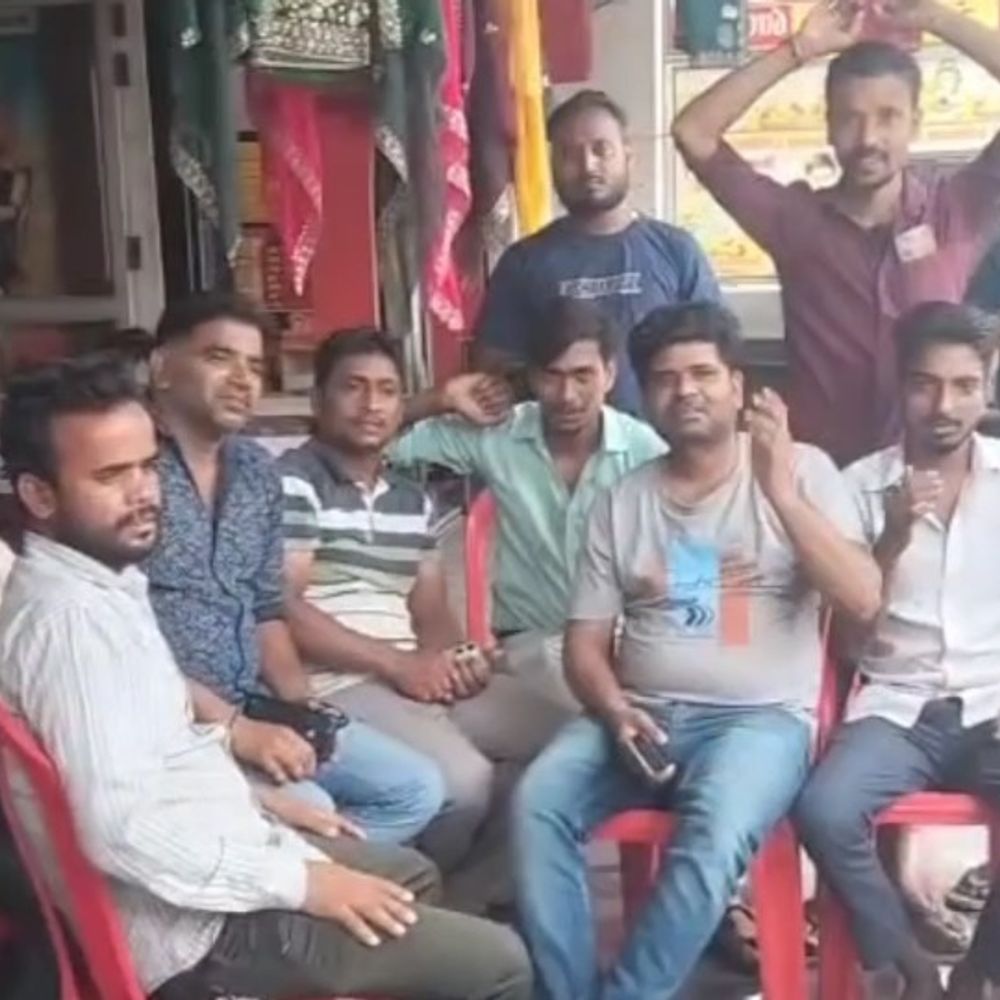 कौशांबी में रेहड़ी-पटरी दुकानदारों ने स्थायी जगह मांगी:जिलाध्यक्ष बोले- जन उद्योग व्यापार संगठन उनके हक की लड़ाई लड़ेगा