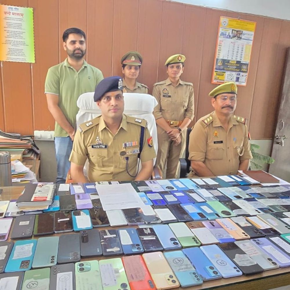 गौतमबुद्ध नगर में 35 लाख के 121 गायब मोबाइल बरामद:पुलिस ने 'ऑपरेशन सहयोग' के तहत मालिकों को वापस लौटाए
