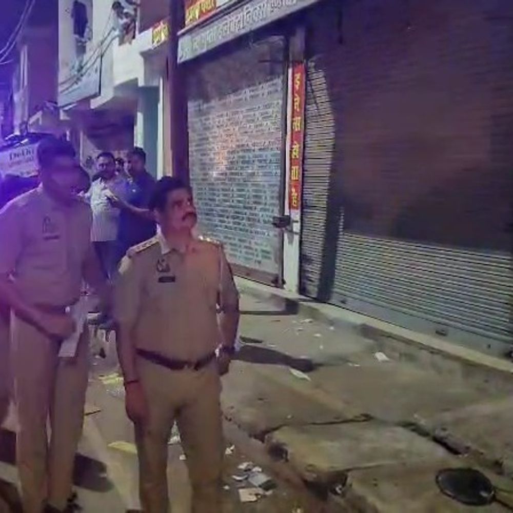 उन्नाव में व्यापारी पर मिर्च पाउडर से हमला:बदमाशों ने लूट का प्रयास किया, मोबाइल भी ले गए