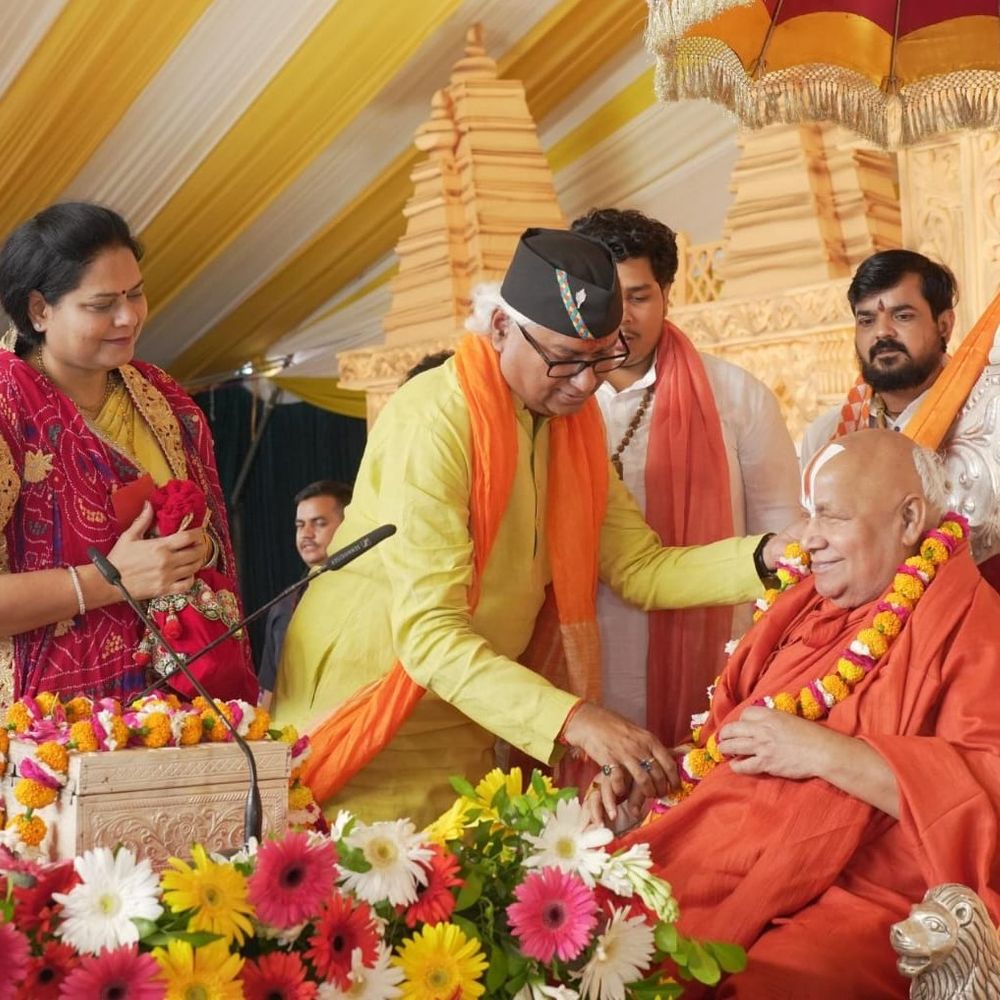 'पहले पश्चिम बंगाल जाने पर लगता था पाकिस्तान आ गए':लखनऊ में रामभद्राचार्य बोले- UP में फिर भाजपा सरकार आएगी