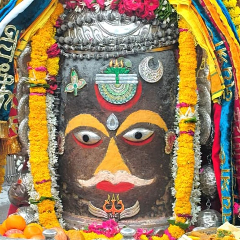 मंगलवार भस्म आरती दर्शन:  भगवान महाकाल का चंदन, तिलक, त्रिपुंड, भांग और रजत मुकुट अर्पित कर राजा स्वरूप श्रृंगार – Ujjain News