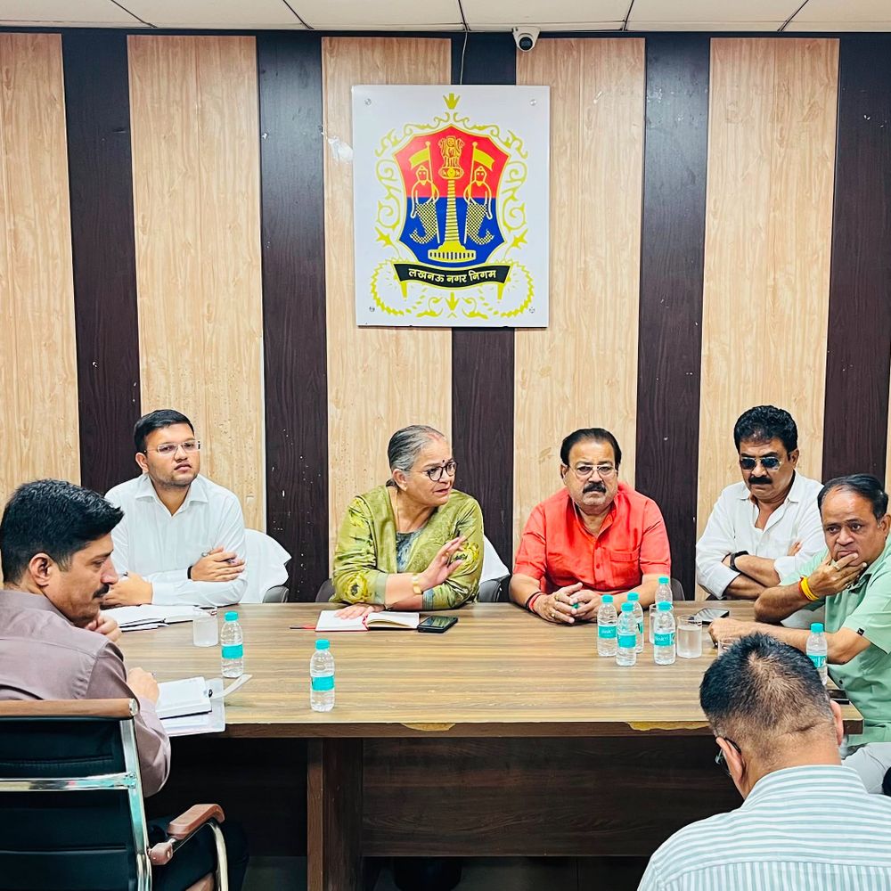 लखनऊ में स्वच्छ सर्वेक्षण की तैयारी तेज:मेयर ने समीक्षा बैठक में परखीं व्यवस्थाएं, शिकायत निस्तारण और सफाई व्यवस्था पर दिया जोर