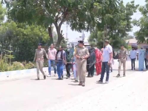 अहमदाबाद में 166 बांग्लादेशी पकड़े गए:160 संदिग्धों के डॉक्यूमेंट की जांच हो रही, शहर के तीन इलाकों में हुई कार्रवाई