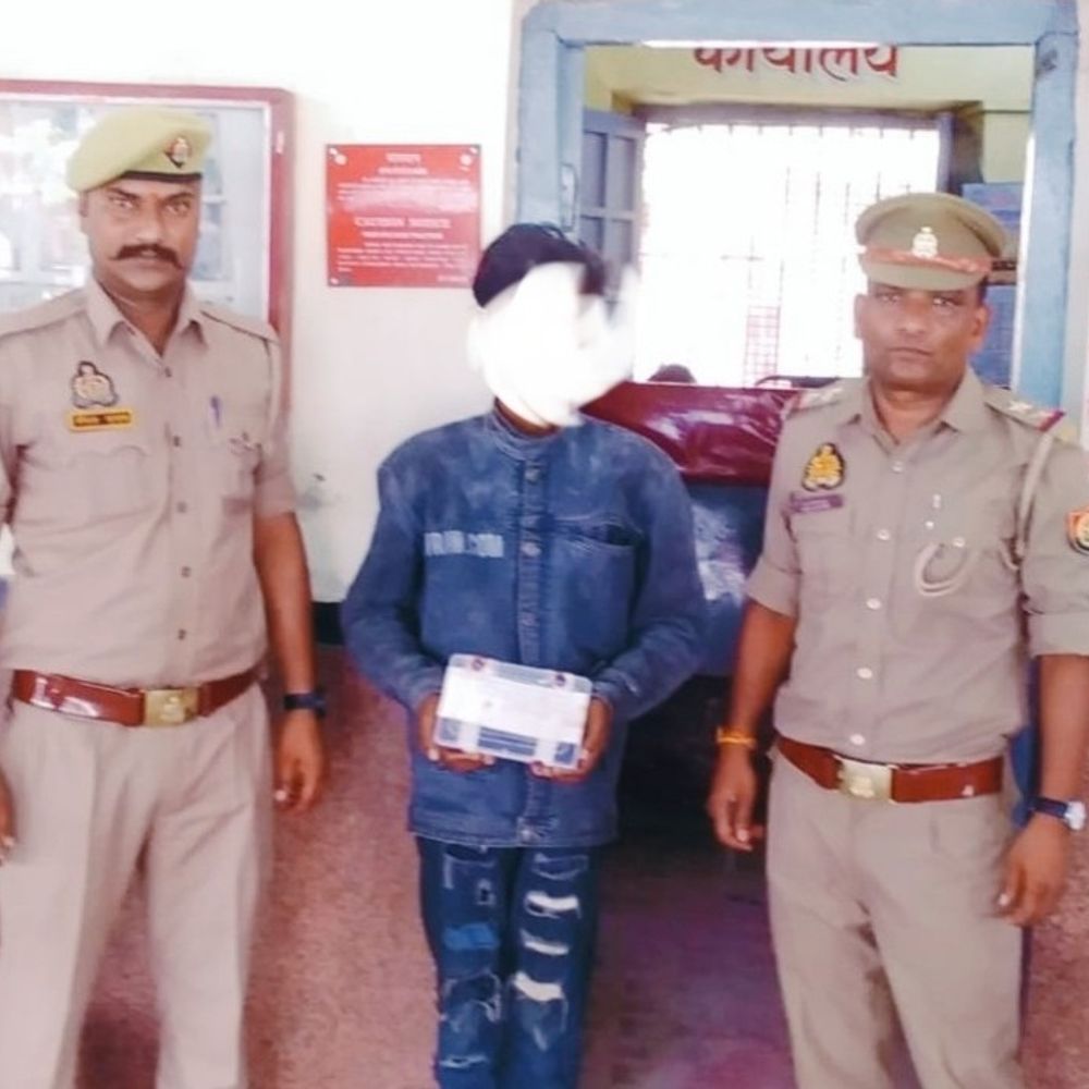 सुल्तानपुर GRP ने चोरी के मोबाइल के साथ चोर पकड़ा:मध्य प्रदेश का आरोपी युवक प्लेटफॉर्म से गिरफ्तार, नशे की लत के लिए करता था चोरी