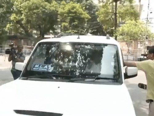 बंगाल- बागी TMC विधायक ऋतब्रत-संदीपन विधानसभा पहुंचे:59 विधायक साथ होने का दावा, स्पीकर से मिल सकते हैं, TMC सिंबल की मांग