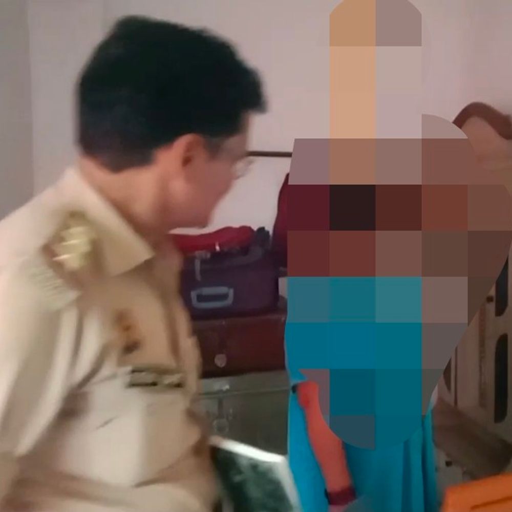 अमेठी के मुसाफिरखाना में विवाहिता ने लगाई फांसी:पति टीजीटी परीक्षा देने गया था, पंखे से फंदे पर लटकी मिलीं