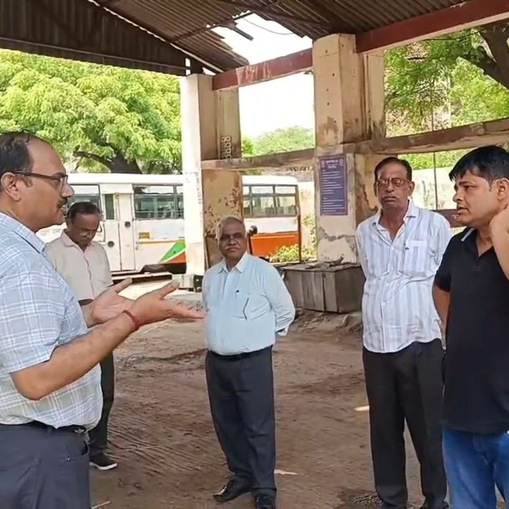 मथुरा रोडवेज वर्कशॉप का उच्चीकरण होगा:क्षेत्रीय प्रबंधक ने तैयारियों का जायजा लिया, जल्द शुरू होगा काम