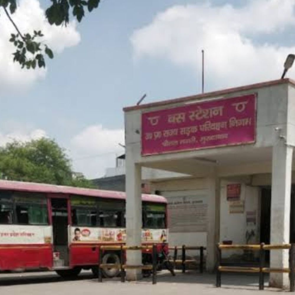 मुरादाबाद को मिलीं ई-बसें सड़कों पर नहीं दौड़ीं:24 एसी बसें अब नोएडा भेजने का फैसला