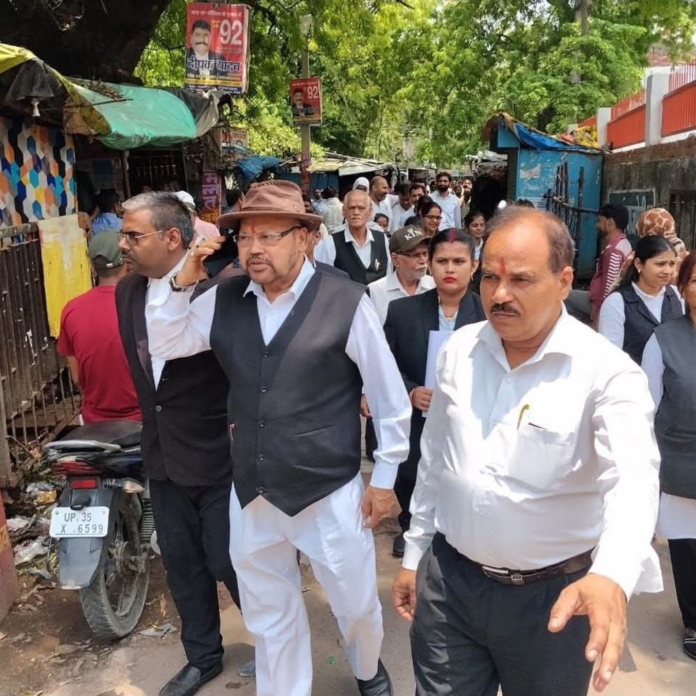 अधिवक्ताओं ने विवेचक के ट्रांसफर की मांग की:उन्नाव में अधिवक्ता भवन निर्माण मामले में रिश्वतखोरी का आरोप