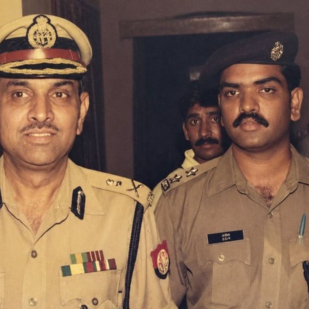 राज्यमंत्री असीम अरुण ने शेयर की पुरानी यादें:सोशल मीडिया पर लिखा मेरठ से नाता, यादों का, सेवा का और परिवार का