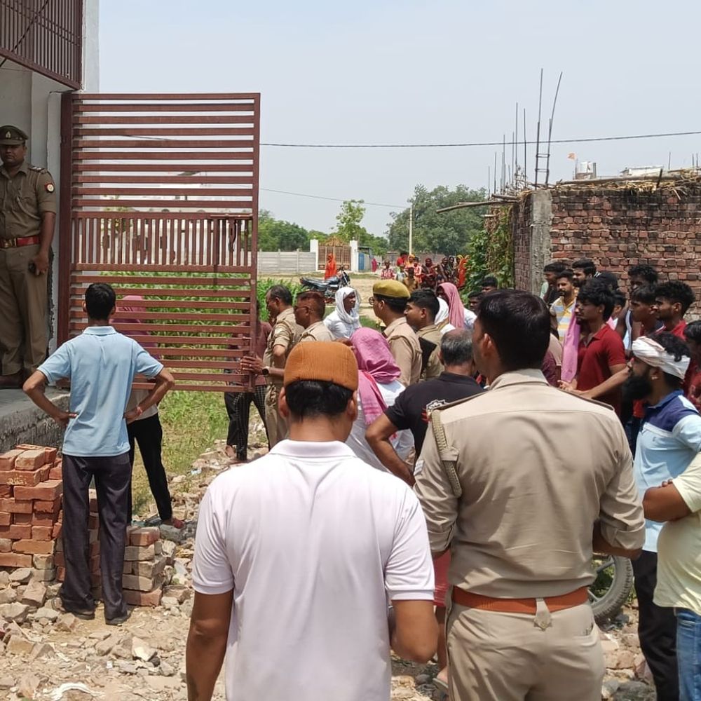 वाराणसी में दो जमीन कारोबारियों की संदिग्ध हालात में मौत:हरिश्चंद्र डिग्री कॉलेज की बाउंड्री के पास मिले शव, जांच में जुटी पुलिस