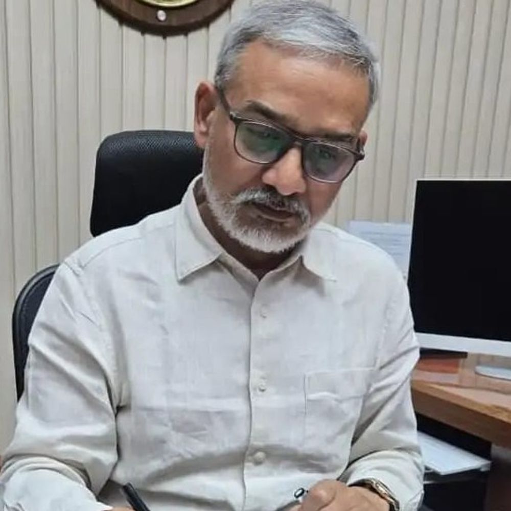 क्षेत्रीय कार्यालय में नहीं रिसीव हुआ सचिव का कॉल:वाराणसी के अपर सचिव से मांगा गया जवाब, लैंडलाइन पर कॉल कर रहे थे सचिव भगवती सिंह