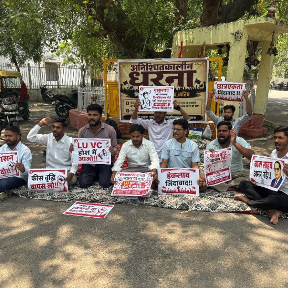 'यहां सवाल पूछने पर समाधान नहीं, निष्कासन मिलता है':LU में छात्रों पर कार्रवाई के विरोध में चौथे दिन धरना जारी, नीरज जैन भी पहुंचे