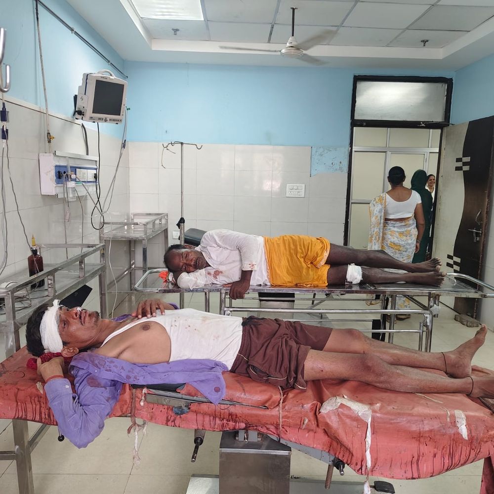 भोजपुर में ट्रैक्टर ने ऑटो में मारी टक्कर:पिता-पुत्र समेत 5 लोग घायल, जमीन के काम से पीरो बाजार जा रहे थे