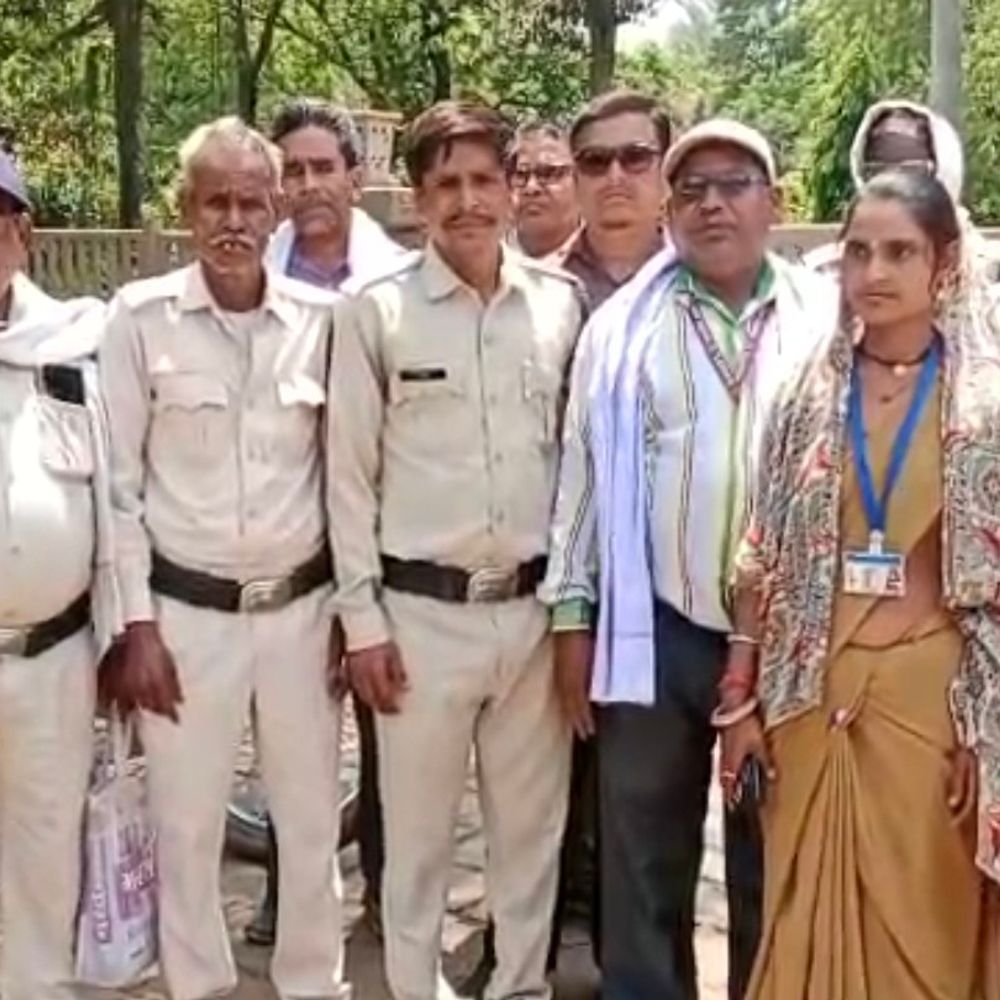 कटनी में फार्मर आईडी न बनने से कोटवार नाराज:कलेक्टर को सौंपा ज्ञापन, बोले- उपज को समर्थन मूल्य पर नहीं बेच पाए