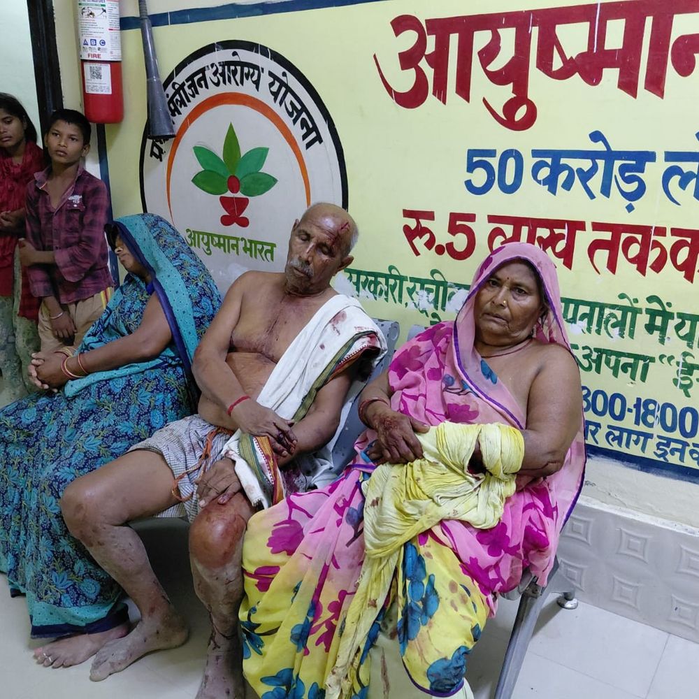 प्रतापगढ़ में जमीन विवाद को लेकर दो पक्षों में झड़प:लाठी-डंडे और कुल्हाड़ियों से हुआ हमला, पुरुष, महिलाएं और बच्चे भी आए चपेट में