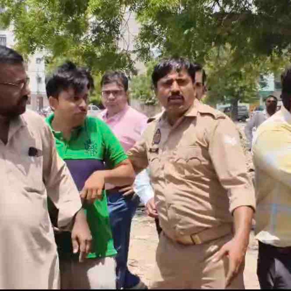 जाजमऊ में बिजलीघर निर्माण का विरोध, हंगामा:अधिकारी पर धमकी देने का आरोप, बोले- बिजली काट देंगे