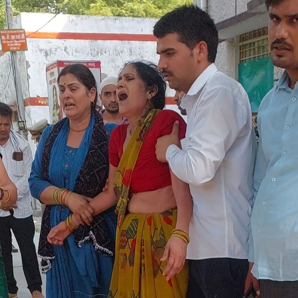बदायूं में दरोगा की मौत मामले में विभागीय जांच शुरू:परिजनों ने इंस्पेक्टर पर लगाए मानसिक प्रताड़ना के आरोप, दरोगा ने नहीं की थी अधिकारियों से प्रभारी की शिकायत