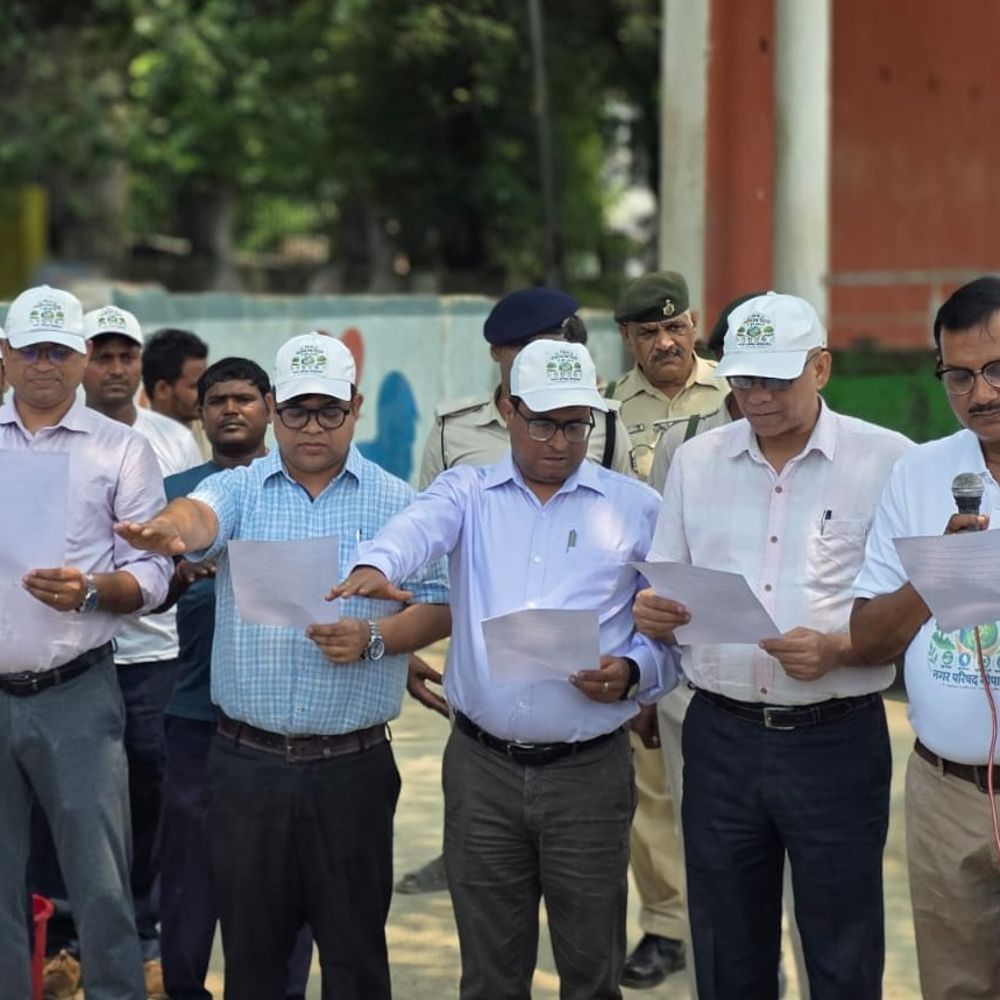 गोपालगंज में 'नमामि गंगे' के तहत पौधारोपण:विश्व पर्यावरण दिवस पर पर्यावरण संरक्षण की शपथ ली, 'एक पेड़ माँ के नाम' अभियान शुरू