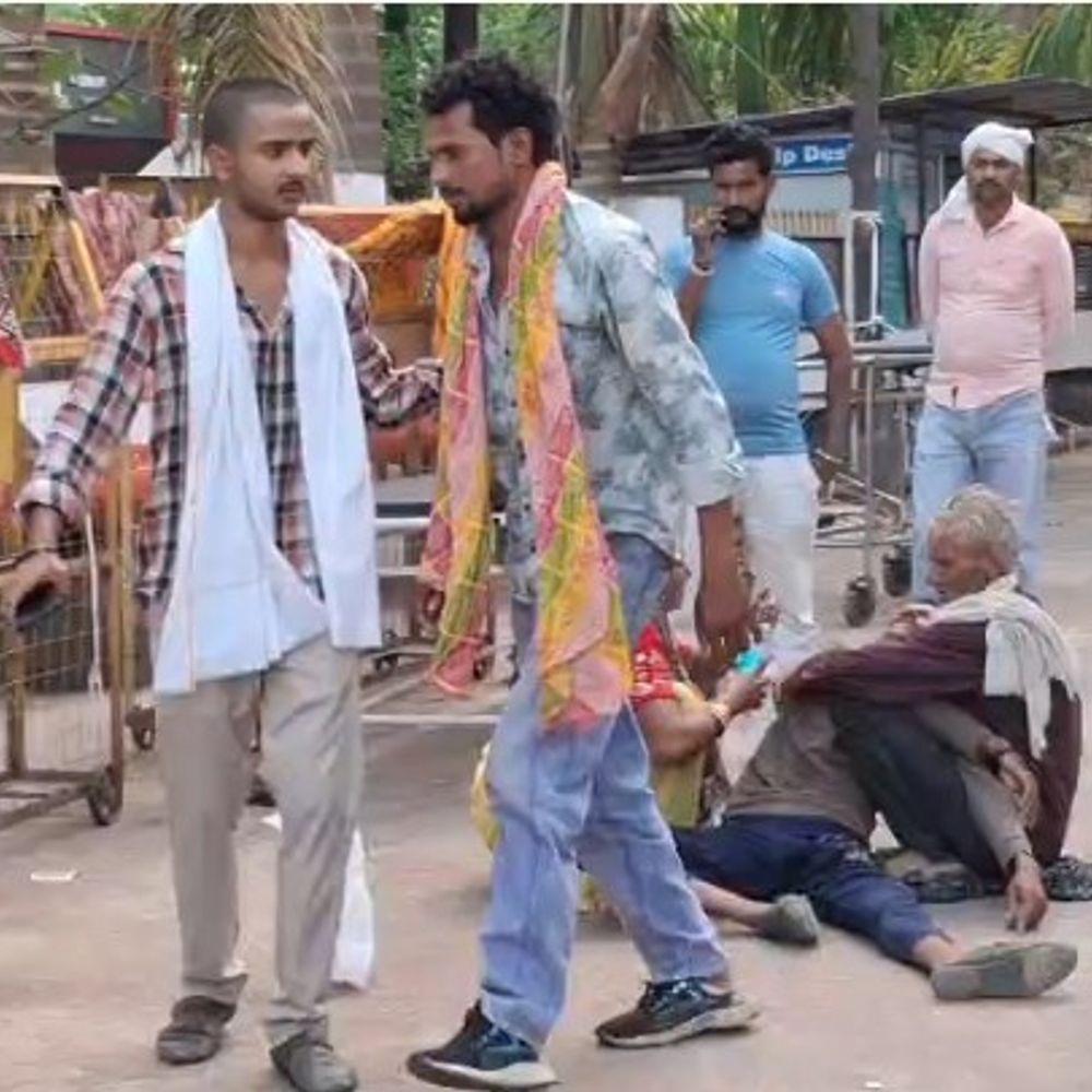 ट्राला ने बाइक को रौंदा, एक की मौत:मां-बेटे गंभीर रूप से घायल, पन्ना-अमानगंज मार्ग पर हादसा; अंतिम संस्कार में जा रहा था परिवार