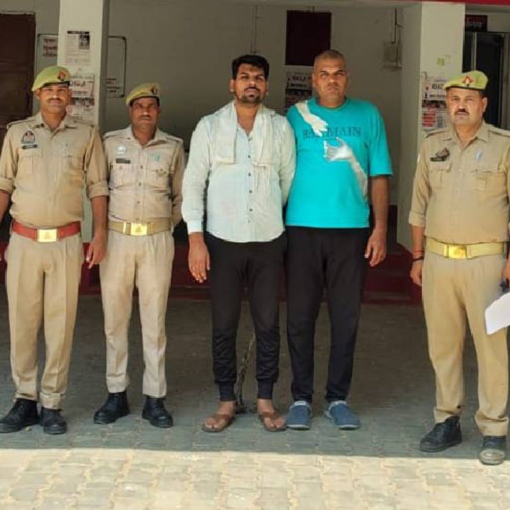 पत्नी के सुसाइड में पति और देवर गिरफ्तार:झांसी में दहेज के लिए प्रताड़ित करते थे, 3 दिन पहले लगा ली थी फांसी