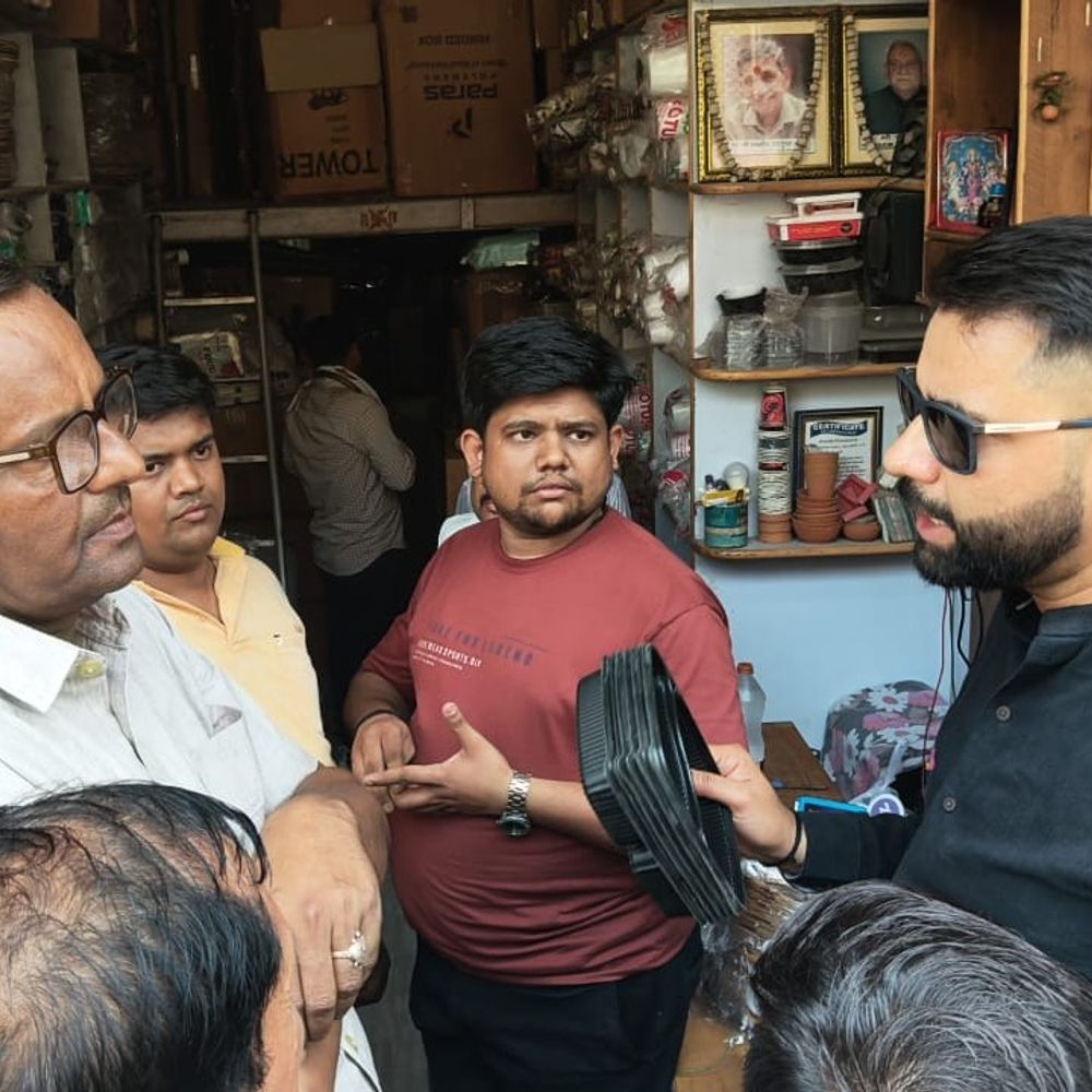 मथुरा: प्रतिबंधित पॉलिथिन पर 2 लाख का जुर्माना:होलीगेट क्षेत्र से 50 किलो सामग्री जब्त, अभियान जारी