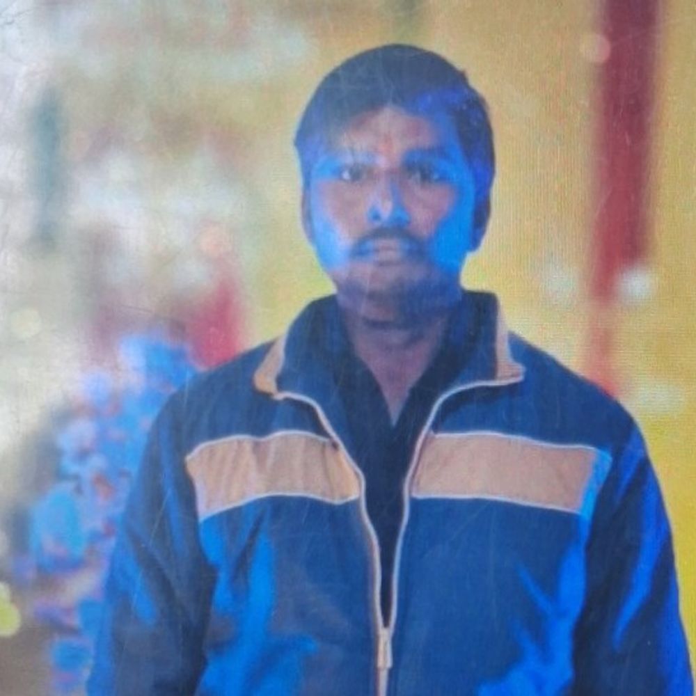 संविदा लाइनमैन की करंट लगने से मौत:कन्नौज में शटडाउन के बावजूद लाइन चालू करने का आरोप, मुआवजे के आश्वासन पर परिजन मानें