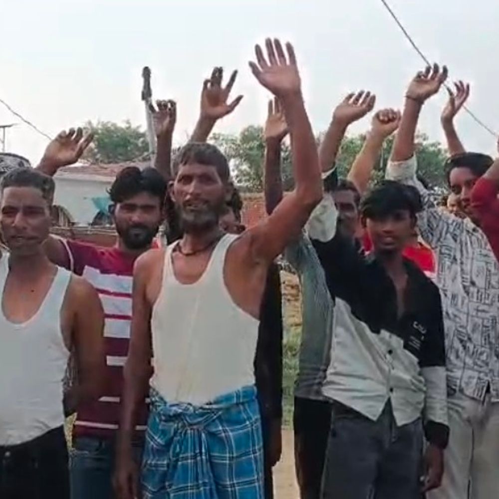 संभल का मिलक मिथोली 15 दिन से अंधेरे में:ट्रांसफॉर्मर न बदलने पर ग्रामीणों ने किया प्रदर्शन, 50 केवीए ट्रांसफार्मर की मांग