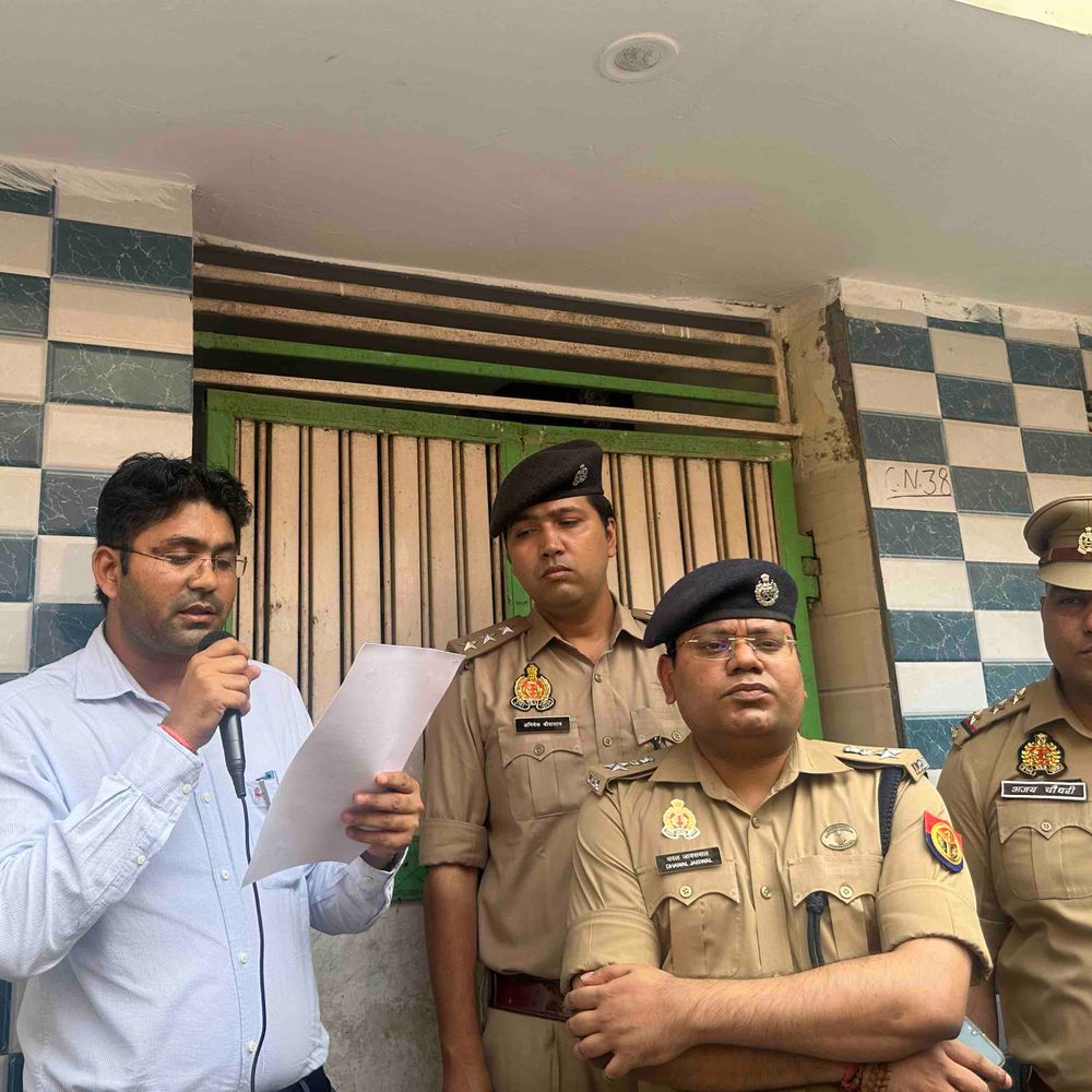 गाजियाबाद में बिना मान्यता संचालित मदरसा सील:सुरक्षा मानकों की कमी मिली, प्रबंधन को एक सप्ताह का समय