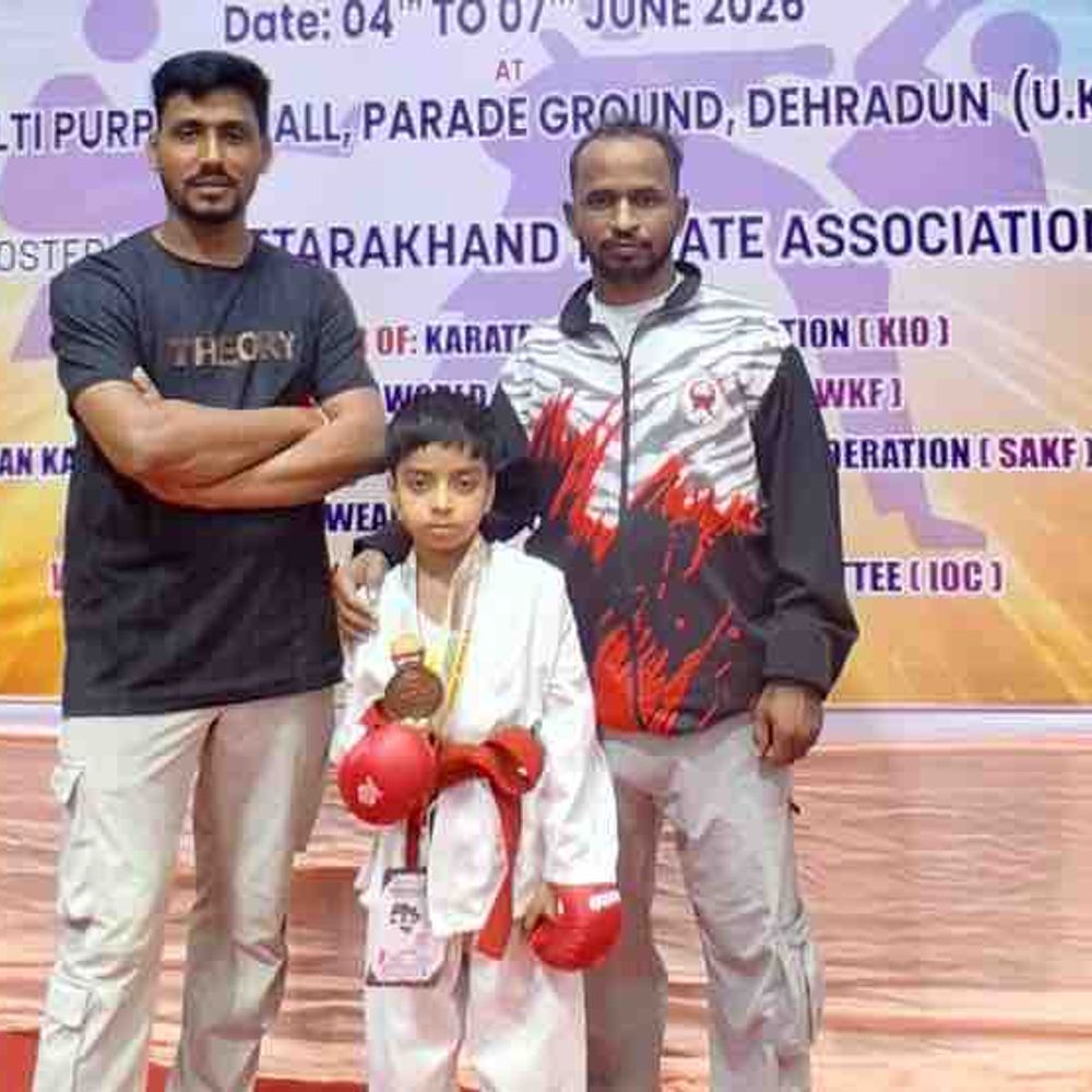 गोरखपुर के आर्यन बने नेशनल कराटे चैंपियन:देहरादून में गोल्ड मेडल जीता, लगातार चार मुकाबले जीतकर हासिल की सफलता