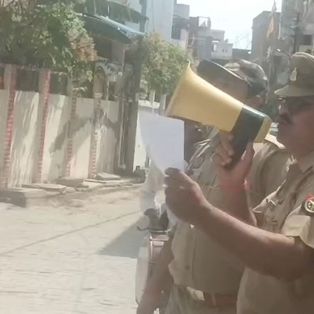 उन्नाव में फरार पॉक्सो आरोपी की तलाश तेज:पुलिस का अनोखा अभियान, ढोल-नगाड़े बजवाकर लोगों से मांगी जानकारी