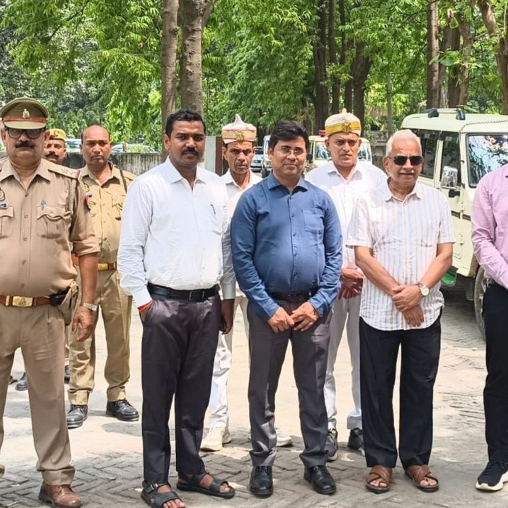 राज्य सूचना आयुक्त डॉ. अग्निहोत्री बहराइच पहुंचे:बोले- जिला यूपी की ग्रोथ स्टोरी का अहम हिस्सा, जागरूकता बैठक भी की