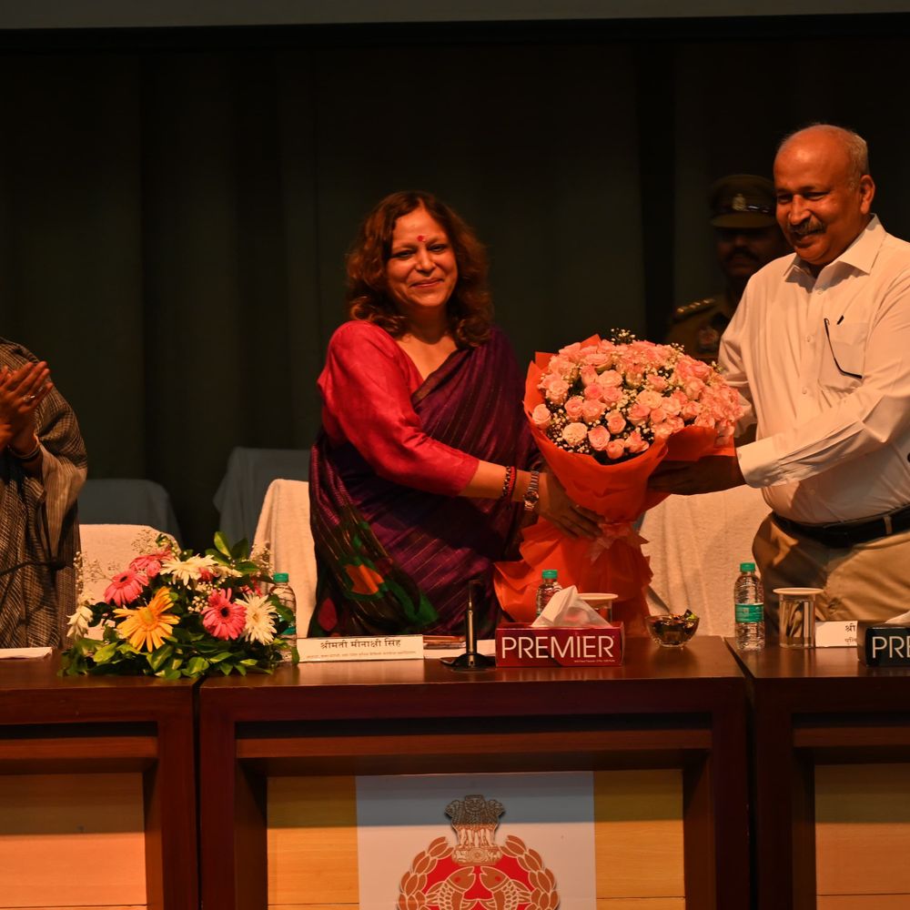 पुलिस परिवार के मेधावी छात्र सम्मानित:वामा सारथी ने लखनऊ में किया सम्मान समारोह का आयोजन