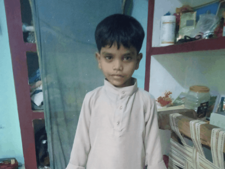 बीवी-बेटे की कब्र पर मिला पति का शव:11 दिन में परिवार में तीसरी मौत, तीन बच्चे अनाथ हुए; सदमे से गई थी मां की जान