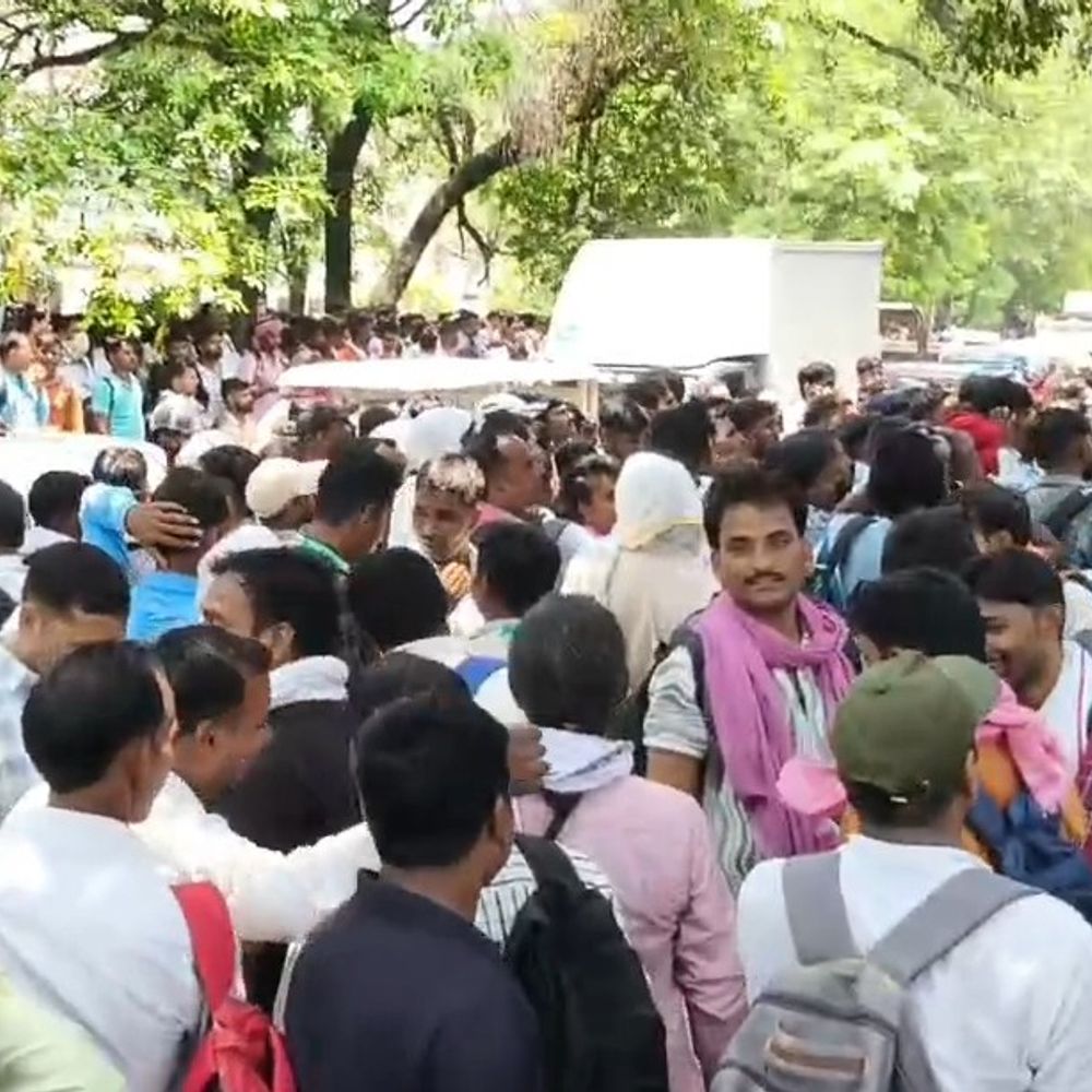 लखनऊ में 108 और 102 एंबुलेंस सेवा कर्मियों की पुनर्भर्ती:सीएम योगी के निर्देश के बाद शुरू हुई प्रक्रिया , 2 साल पहले हटाए गए थे